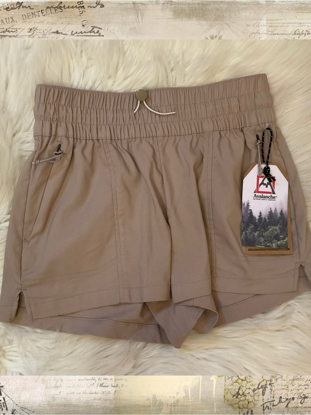 Avalanche Trek It Bungee Shorts - NWT - Size XS